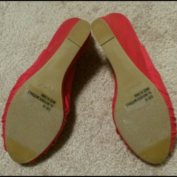 Peep Toe Red Wedges - Picture 2 of 4